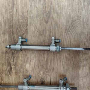 Festo luchtcilinder dsnu-20-70-ppv-A-Q-S2 met anti roteer